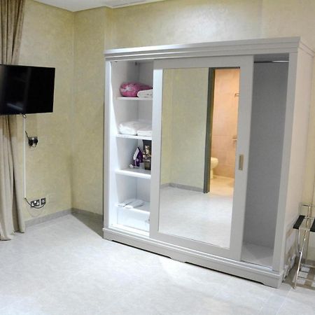 Aparthotel ذا فيفتى ايت السالمية Kuwait City Exterior foto