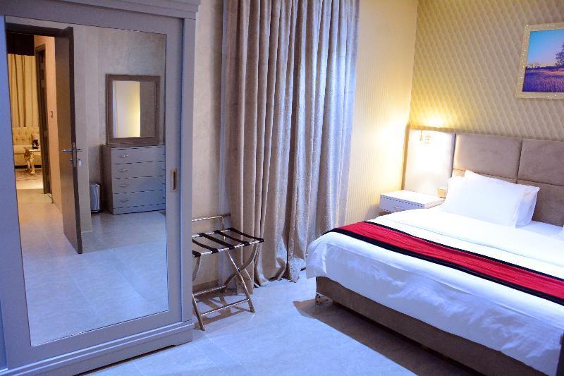 Aparthotel ذا فيفتى ايت السالمية Kuwait City Exterior foto